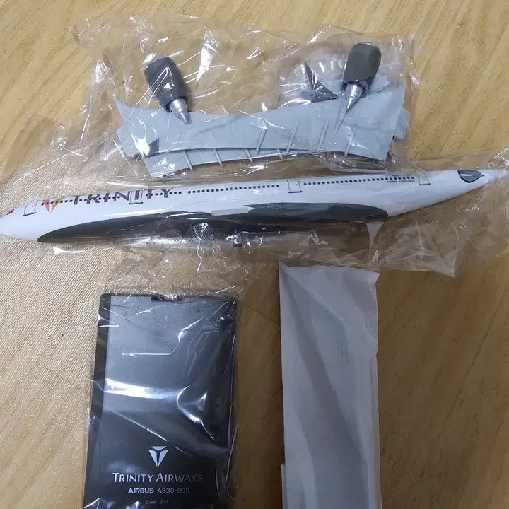 [BUNJANG] Trinity Airbus A330-900 1:200 Scale Aircraft Model / 트리니티 에어버스 A330-900 1:200 스케일 항공기 모델