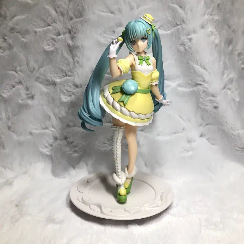 [BUNJANG] Hatsune Miku Sweets Macaron Lemon Anime Figure / 하츠네미쿠 스위츠 마카롱 레몬 미소녀 피규어