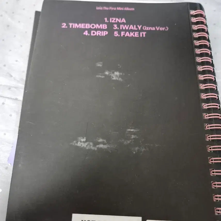 [BUNJANG] IZNA Mini 1st Album Autographed / 이즈나IZNA 미니1집 사인반