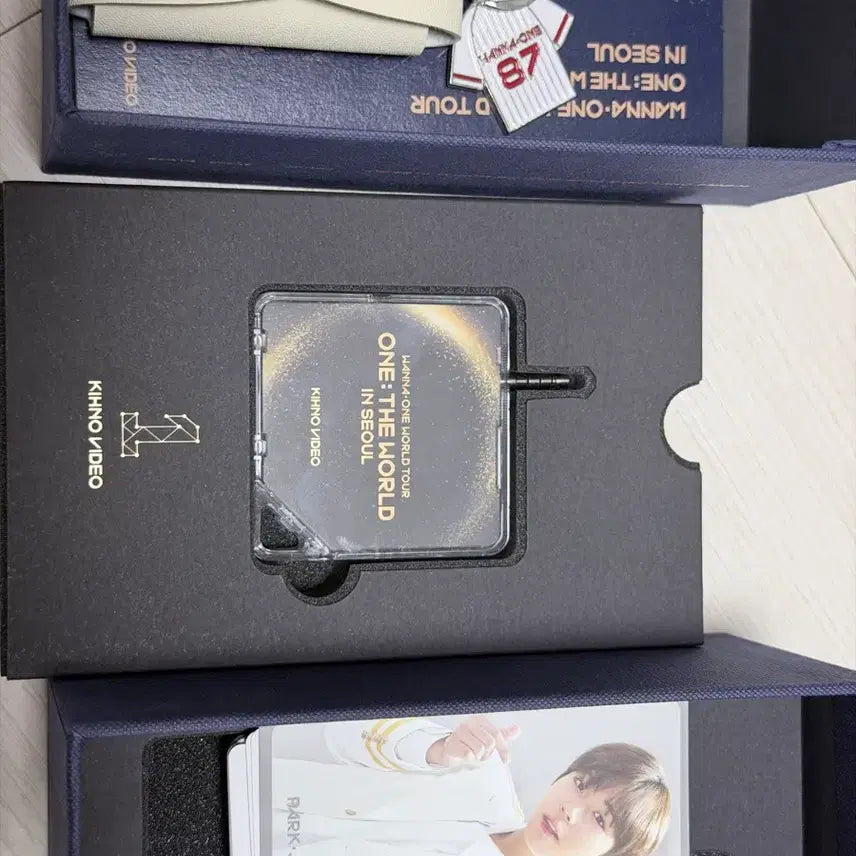 [BUNJANG] Wanna One World Tour In Seoul Kino Video (Including Park Ji Hoon Photocard) Bundle Set / 워너원 월드투어 키노비디오 ( 박지훈 포토카드 포함)
