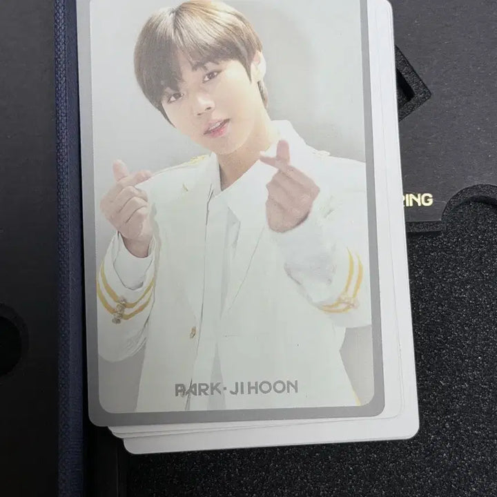 [BUNJANG] Wanna One World Tour In Seoul Kino Video (Including Park Ji Hoon Photocard) Bundle Set / 워너원 월드투어 키노비디오 ( 박지훈 포토카드 포함)