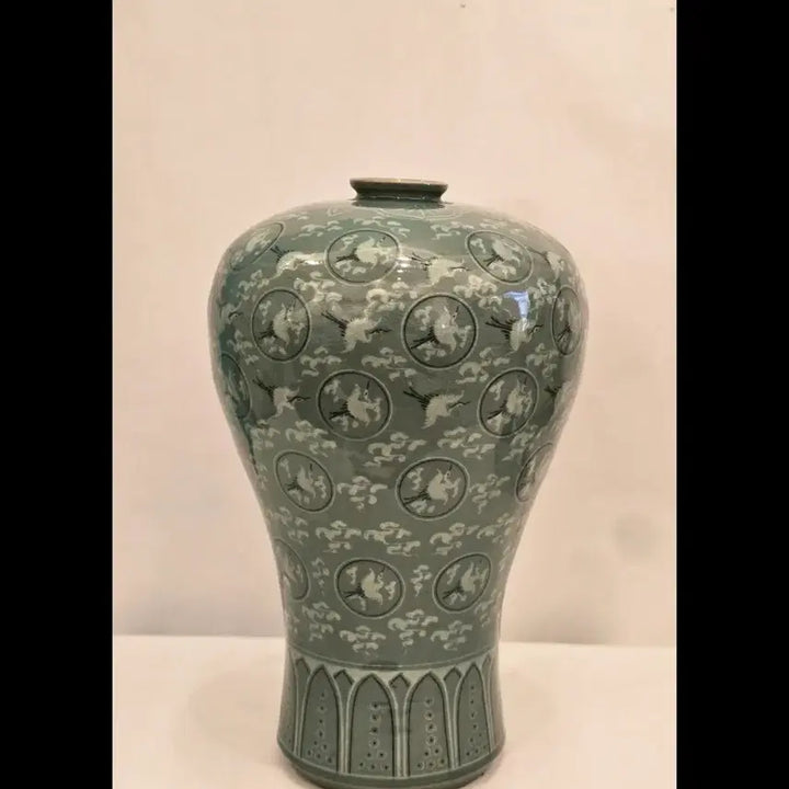 [BUNJANG] Goryeo Celadon Inlaid Crane and Cloud Motif Vase (Large) / 고려비색 청자 상감 운학문 매병[대작입니다