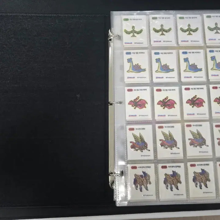 [BUNJANG] Indi Gatti Leather Sticker Binder with Seollemkung Inserts / 인디 가띠 가죽 띠부씰 바인더 + 설렘쿵 속지 팝니다