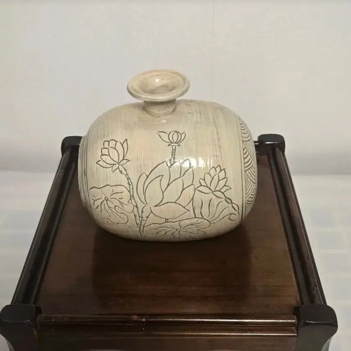 [BUNJANG] Joseon Dynasty Buncheong Ware Flask (Janggun) with Lotus Motif / 조선시대 전통 양식의 분청사기 편병(또는 장군)입니다