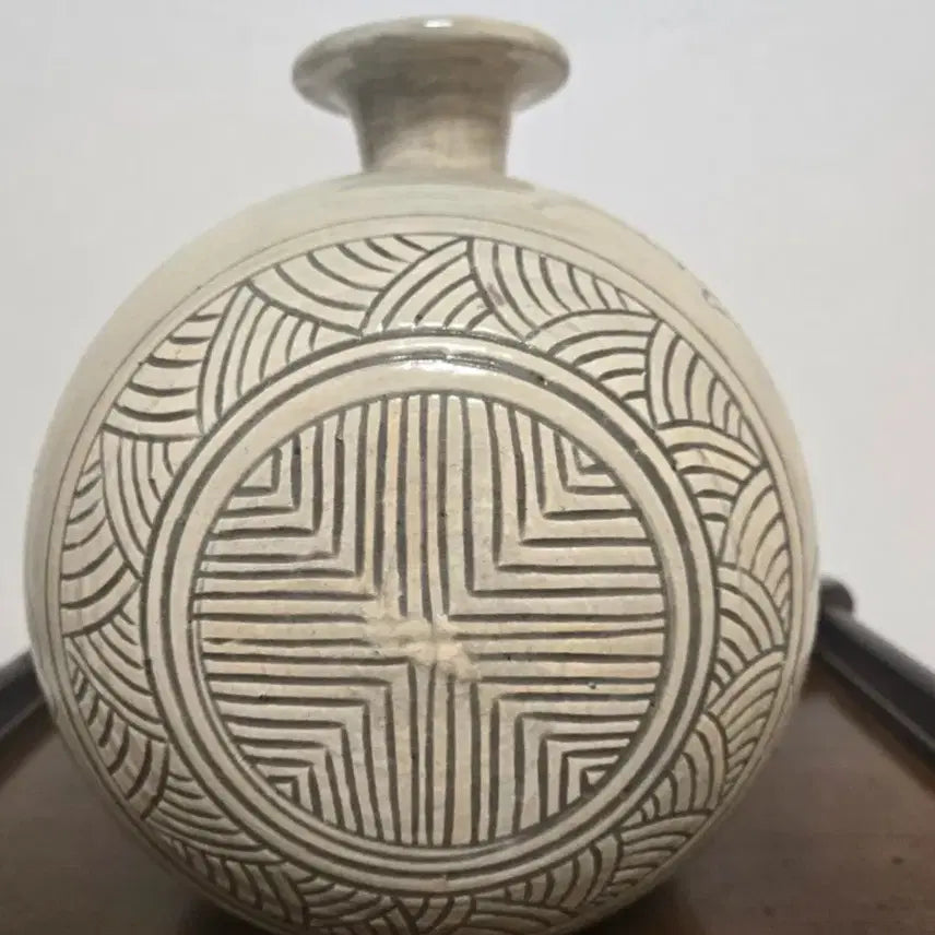 [BUNJANG] Joseon Dynasty Buncheong Ware Flask (Janggun) with Lotus Motif / 조선시대 전통 양식의 분청사기 편병(또는 장군)입니다