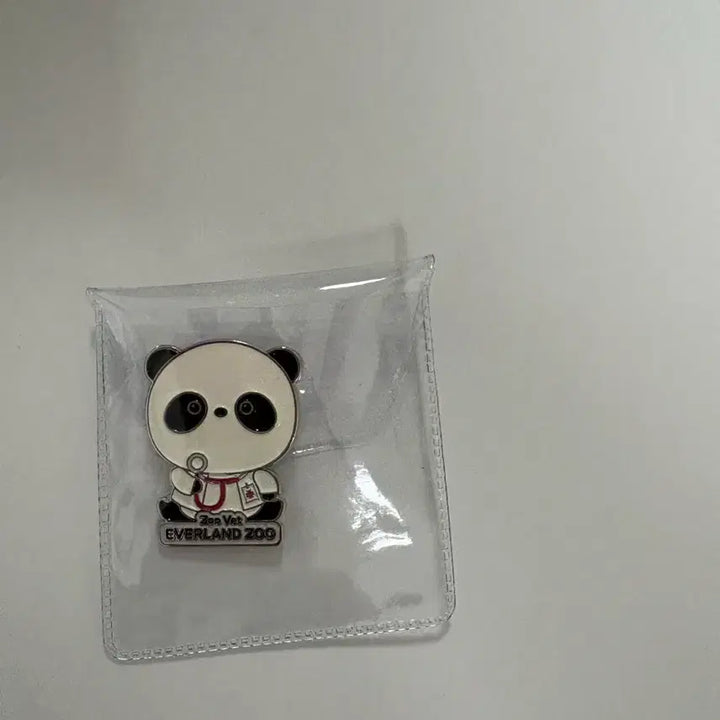 [BUNJANG] Fu Bao Veterinarian Badge / 푸바오 수의사 뱃지