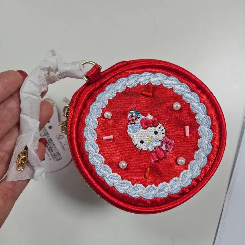 [BUNJANG] Hello Kitty Whipped Cream Round Pouch / 키티 휘핑케이크 원형파우치