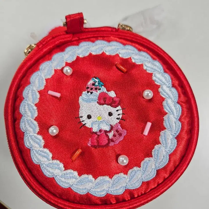 [BUNJANG] Hello Kitty Whipped Cream Round Pouch / 키티 휘핑케이크 원형파우치