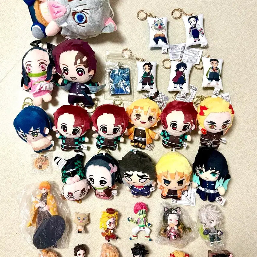[BUNJANG] Demon Slayer Character Figures &amp; Plush Set / 귀멸의칼날네즈코탄지로사네미기유렌고쿠이노스케젠이츠교메이피규어가챠굿즈인형뽑기키링열쇠가방고리인형 일괄