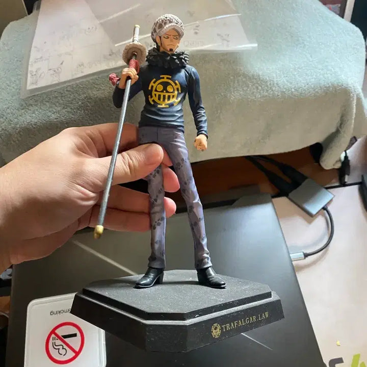 [BUNJANG] Trafalgar Law One Piece Figure / [급처분] 원피스 트라팔가 로우 피규어입니다.