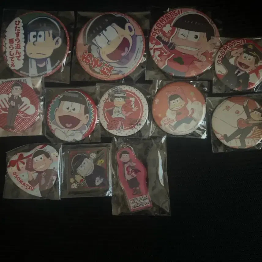 [BUNJANG] Osomatsu-san Badge &amp; Keyring Bundle Set (Sealed) / 일괄)) 오소마츠상 뱃지 키링 미개봉