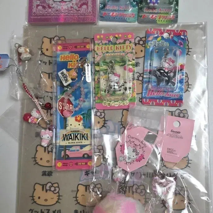 [BUNJANG] Vintage Hello Kitty Straps Bundle Set / (급전할인)고전 키티스트랩 킽스 키티 일괄정리 쇼코땅 모모코 우마키 챠미키티 등