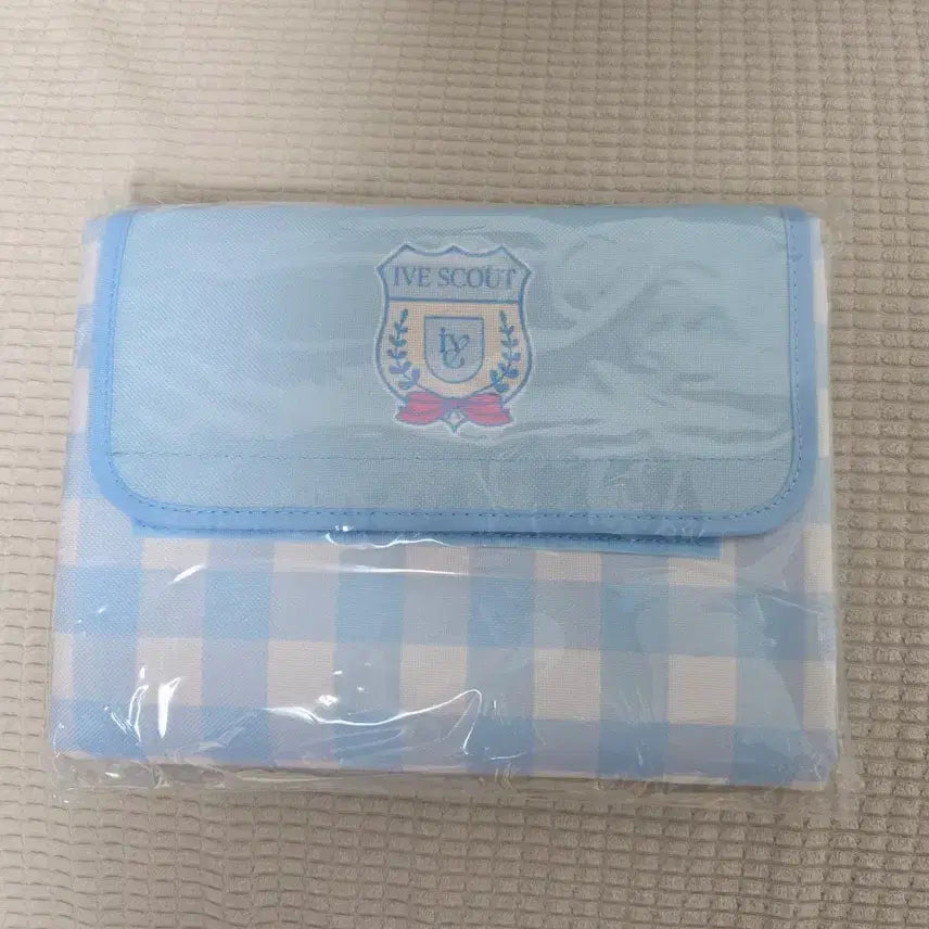 [BUNJANG] IVE Fanclub 3rd Generation Picnic Mat / 아이브 팬클럽 3기 돗자리 새상품