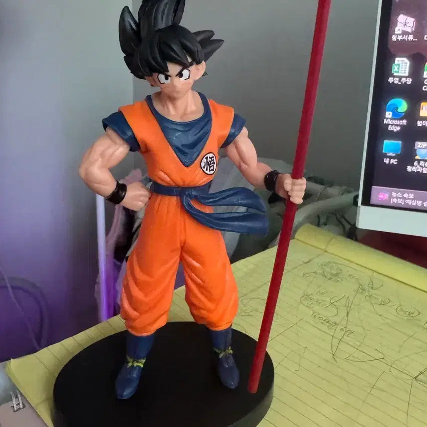 [BUNJANG] Dragon Ball Son Goku Figure with Red Nyoibo / 드래곤볼 손오공 피규어