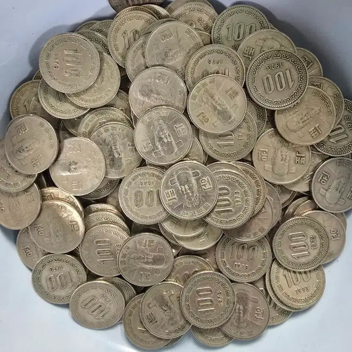[BUNJANG] 1973 100 Won Coin Bundle (200 pcs) / 100원 1973년 주화 4롤 200개 일괄