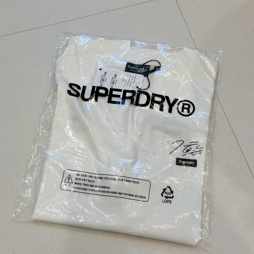 [BUNJANG] Park Jihoon x Superdry White T-Shirt (Size M) / (포카X) 슈퍼드라이 박지훈  화이트 M
