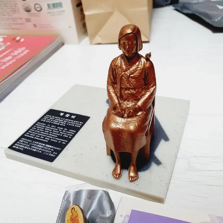 [BUNJANG] Small "Statue of Peace" Figure / 작은 소녀상 피규어