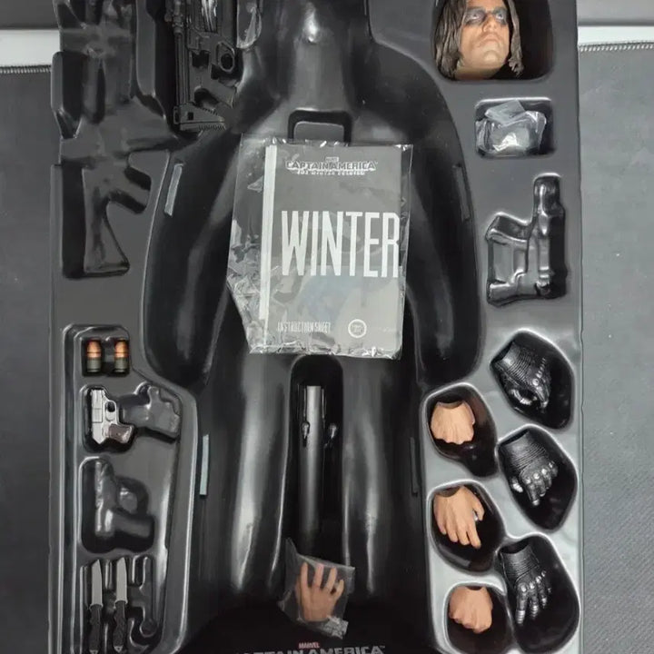 [BUNJANG] Hot Toys MMS 241 Winter Soldier Bucky Barnes Action Figure / 핫토이 MMS 241 윈터솔져 버키 팝니다.