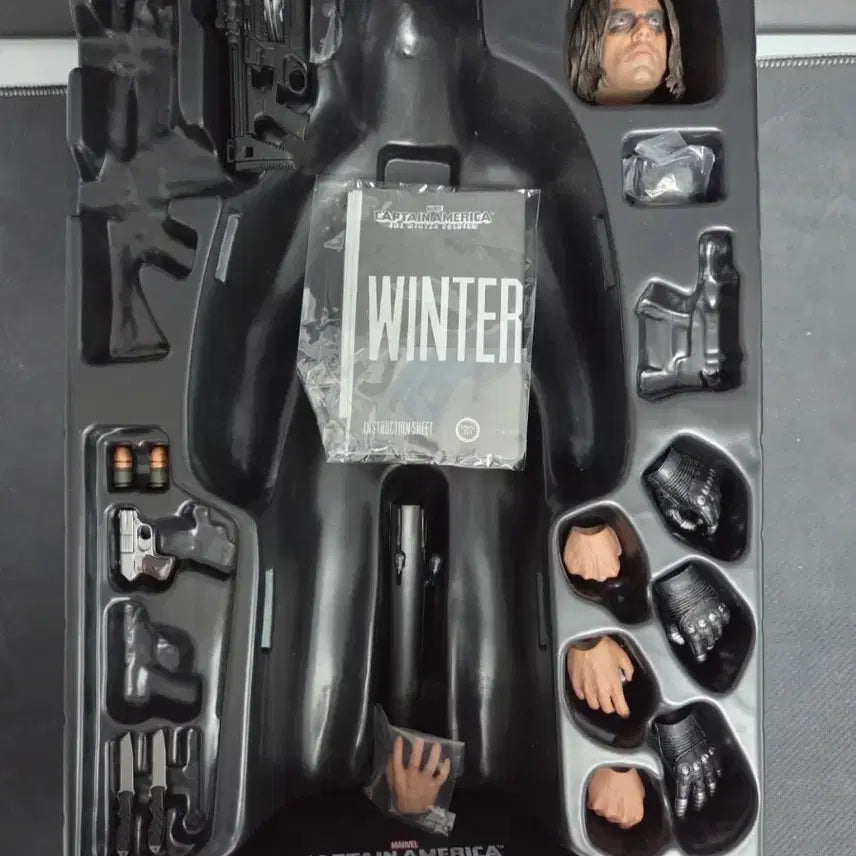 [BUNJANG] Hot Toys MMS 241 Winter Soldier Bucky Barnes Action Figure / 핫토이 MMS 241 윈터솔져 버키 팝니다.
