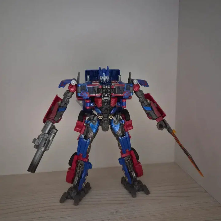[BUNJANG] Hasbro Studio Series Optimus Prime Action Figure / 해즈브로 스튜디오 트랜스포머 옵티머스 프라임