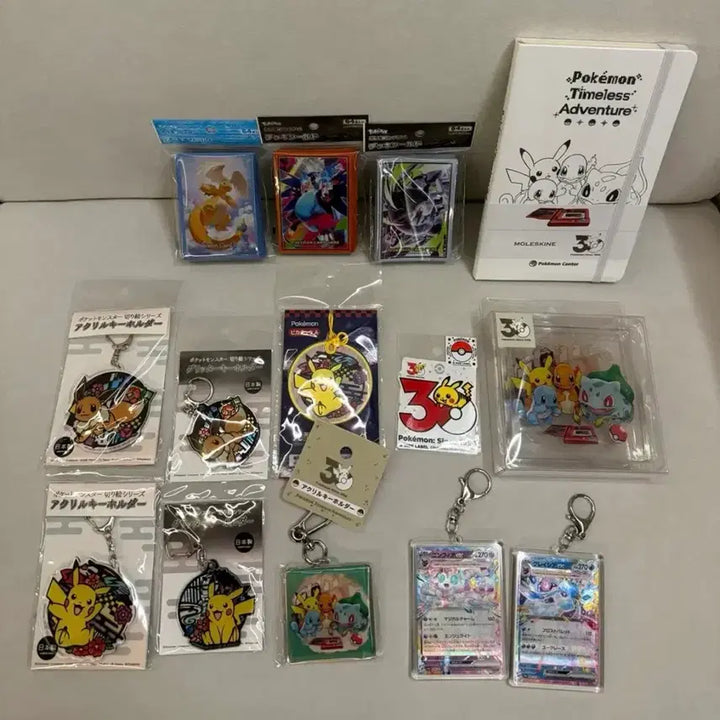 [BUNJANG] Pokemon 30th Anniversary Pikachu Eevee Keyring Sleeve / 포켓몬스터 30주년 포켓몬 카드 피카츄 이브이 키링 슬리브