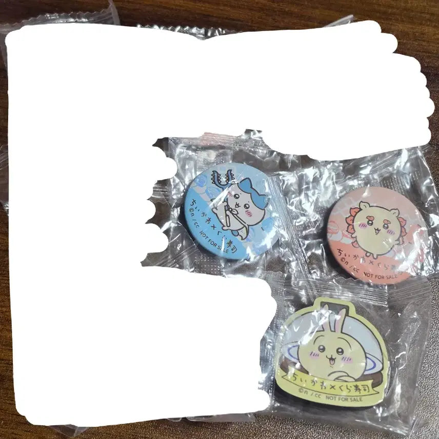 [BUNJANG] Chiikawa Kurazushi Collaboration Goods Can Badge (Kurimanju, Hachiware, Shisa, Usagi, Anoko) / 치이카와 먼작귀 쿠라스시 콜라보 굿즈 캔 뱃지 쿠리만쥬 하치와레 시사 우사기 아노코