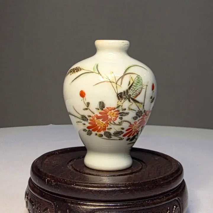 [BUNJANG] Celadon Porcelain Flower and Insect Decorated Vase / 분채초충문비연호
