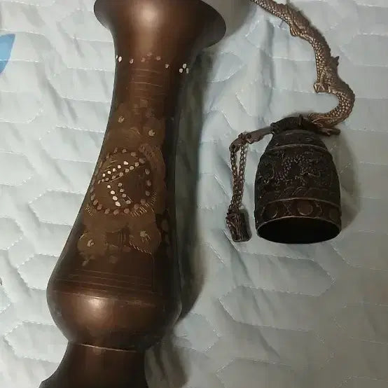 [BUNJANG] Vintage Bronze Vase with Dragon Bell Ornament / 빈티지 청동 꽃병 용모양범종 장식품