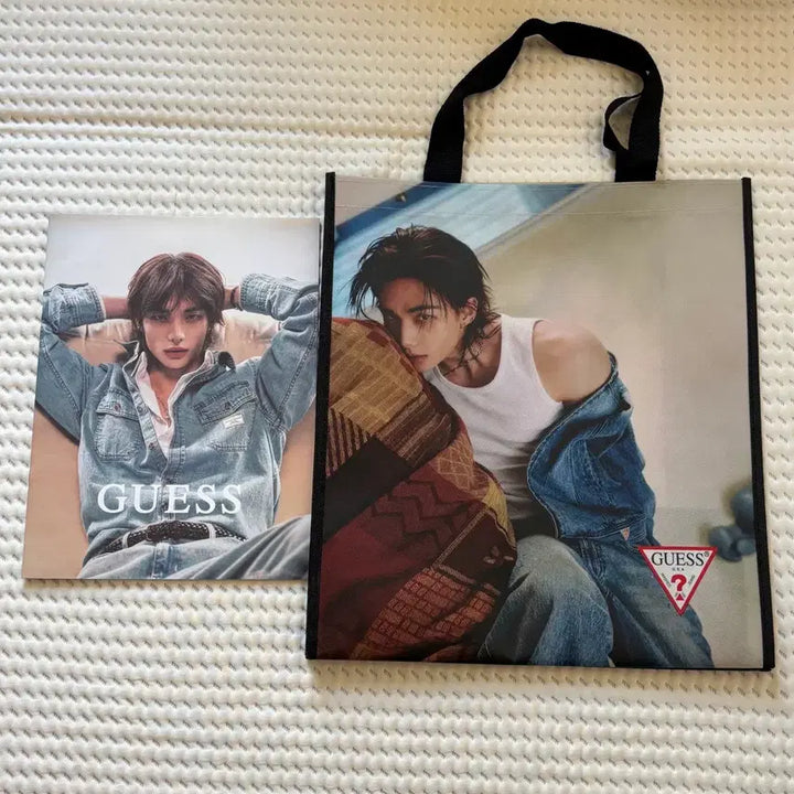 [BUNJANG] Guess Hyunjin Pop-up Tarpaulin Bag + Lookbook / 게스 현진 팝업 타포린백+룩북