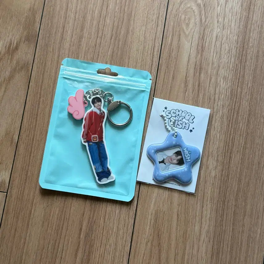 [BUNJANG] NCT-WISH Riku School of Wish Wing Keyring &amp; Photocard Set / 엔시티 위시 리쿠 일투 날개 키링 스쿨오브위시 증사 키링 개봉 양도