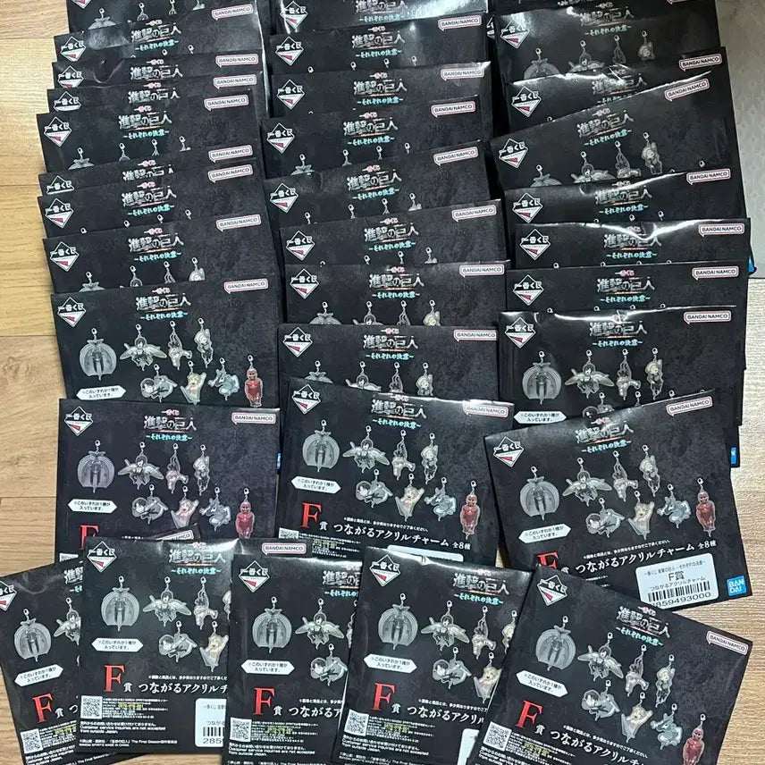 [BUNJANG] Attack on Titan Ichiban Kuji Prize F Acrylic Charm Bundle Set (35 pcs) / 진격의거인 제일복권 F상 아크릴챰 35개 일괄판매
