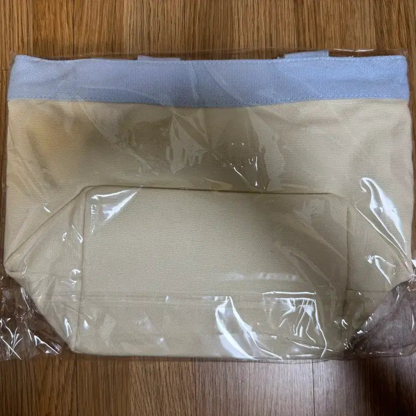 [BUNJANG] Pokemon Store Golduck Glitter Tote Bag / 포켓몬스토어 고라파덕 글리터 토트백