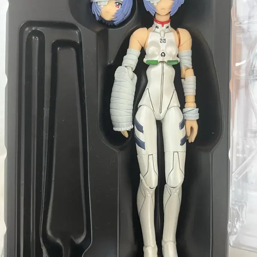 [BUNJANG] Evangelion Ayanami Rei Bandage Revoltech Figure / 고전 에반게리온 아야나미 레이 붕대 리볼텍 피규어