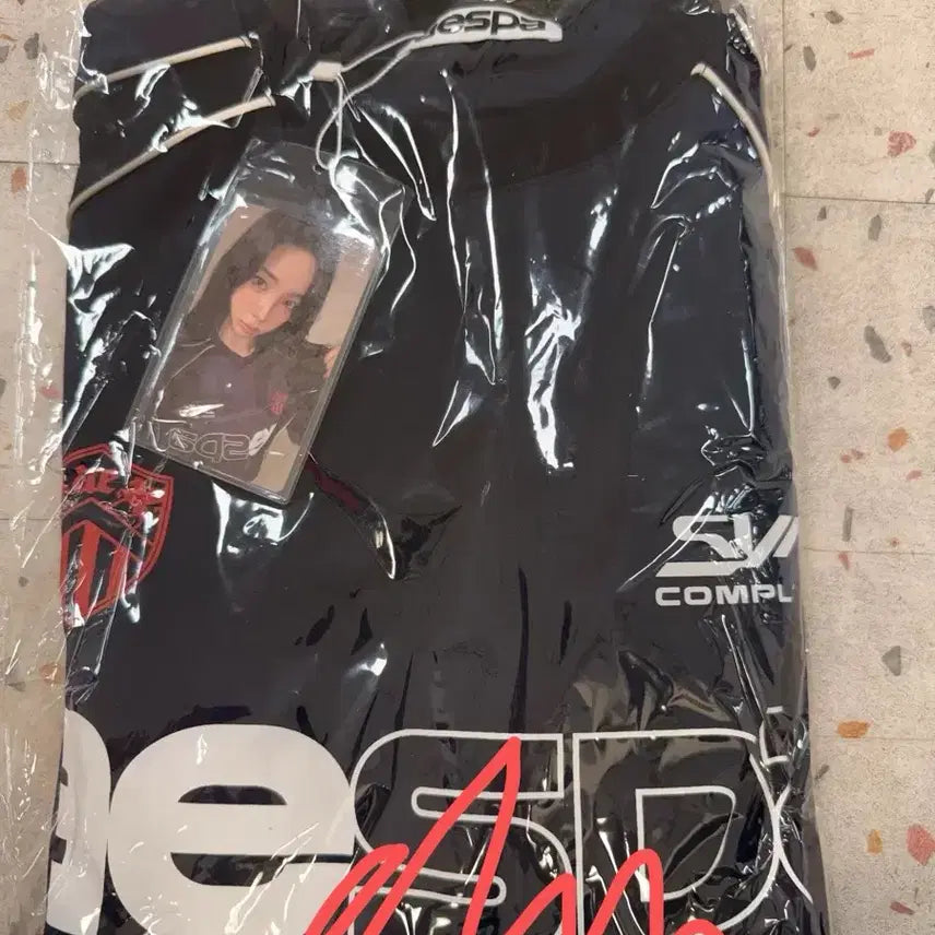 [BUNJANG] Aespa Karina Concert Jersey T-Shirt Photocard (Sealed) / 미개봉 에스파 카리나 콘서트 티셔츠 포카  jersey tshirt