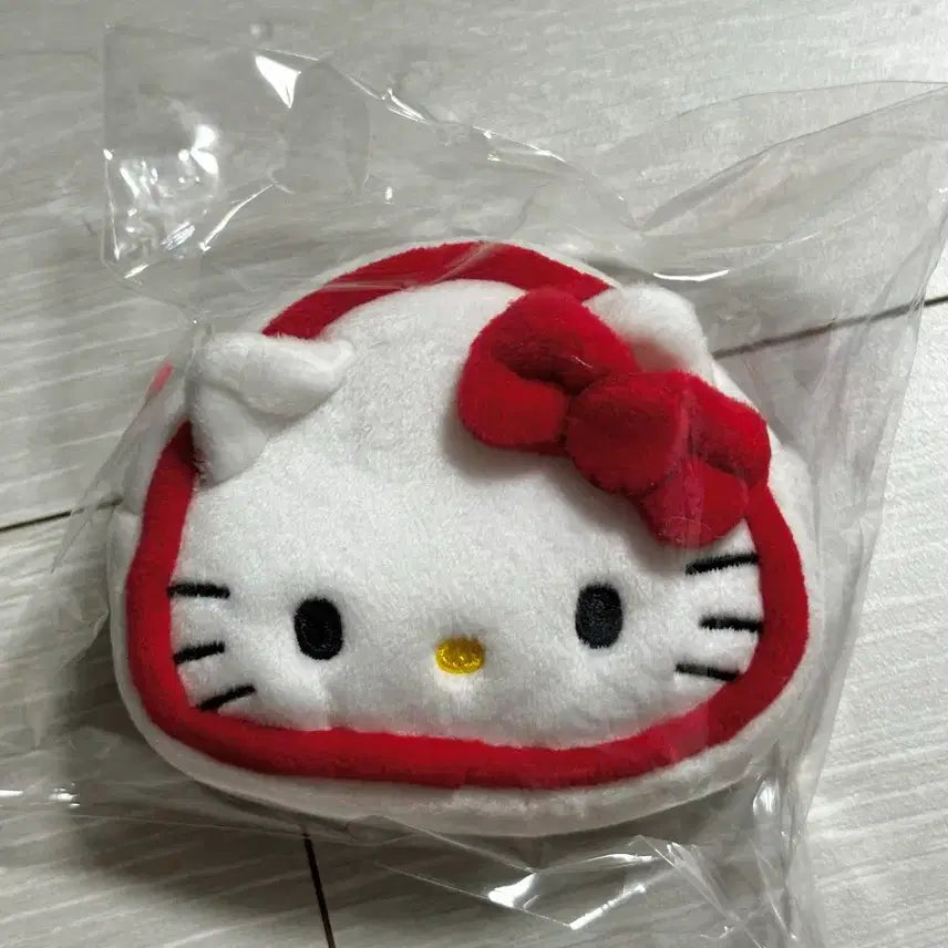 [BUNJANG] Hello Kitty Onigiri Pouch Keychain / 산리오 포켓 삼각김밥 인형 파우치 헬로키티