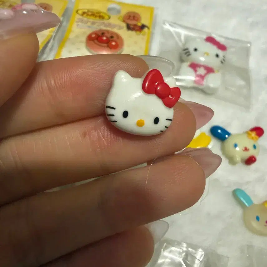 [BUNJANG] Vintage Button Collection: Hello Kitty, Doraemon, Anpanman, Sylvanian Families / 고전키티 고전도라에몽 고전호빵맨 단추 고전키티단추 피규어 실바니안
