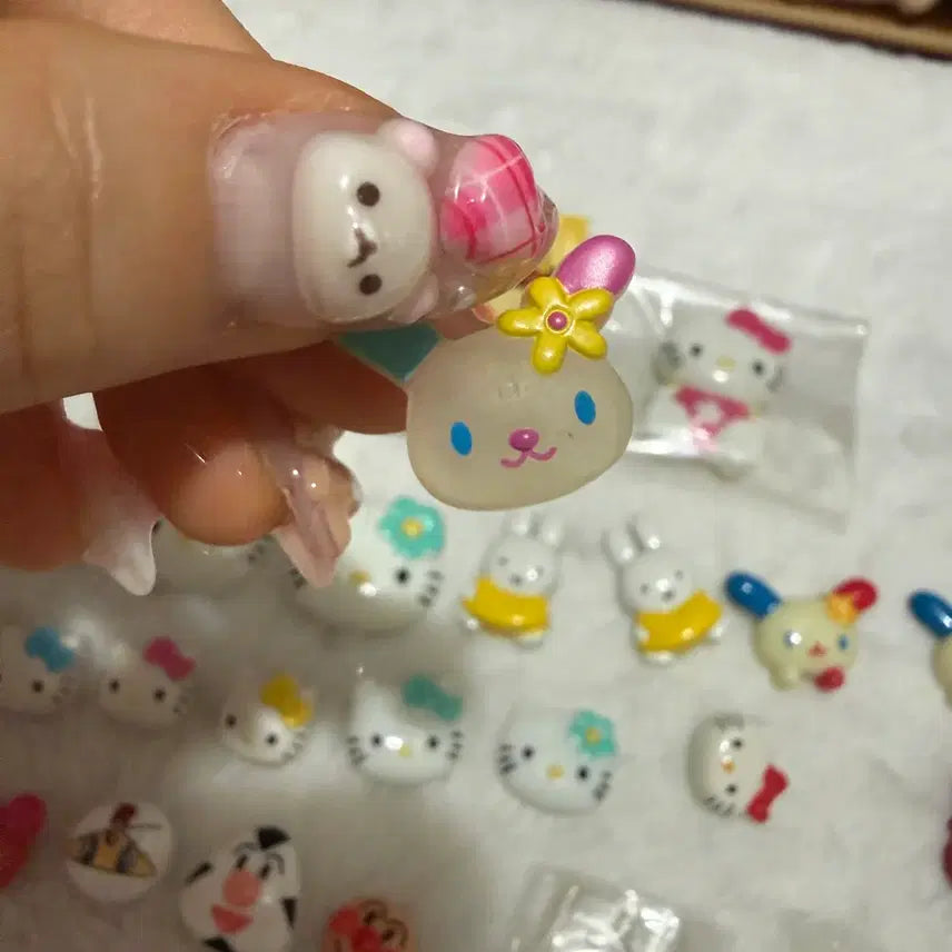 [BUNJANG] Vintage Button Collection: Hello Kitty, Doraemon, Anpanman, Sylvanian Families / 고전키티 고전도라에몽 고전호빵맨 단추 고전키티단추 피규어 실바니안