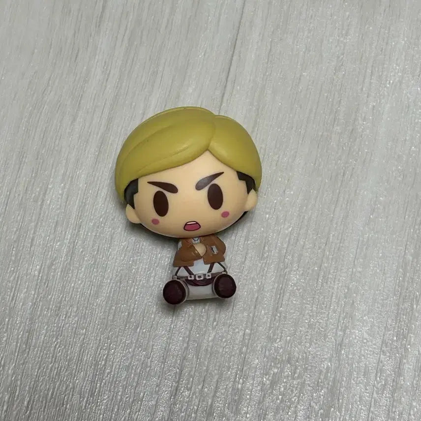 [BUNJANG] Attack on Titan Erwin Smith Chokonoko Figure / 진격의거인 진격거 엘빈 스미스 초코노코 피규어