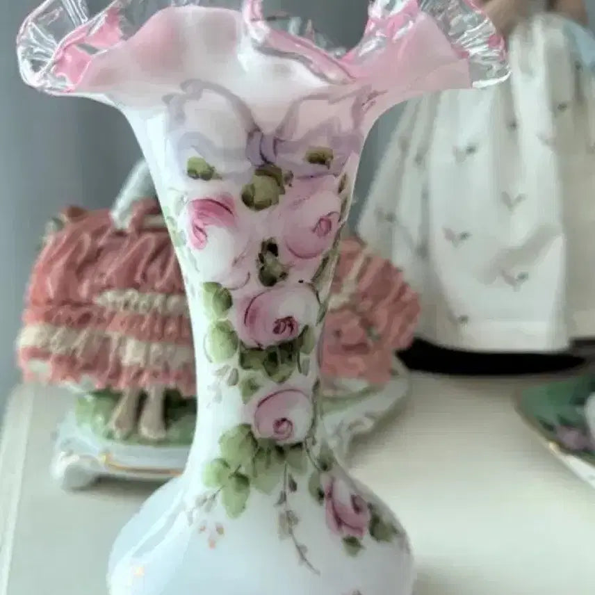 [BUNJANG] Fenton Milk Glass Vase with Pink Ribbon Handpainting / 펜톤 밀크 글래스 베이스