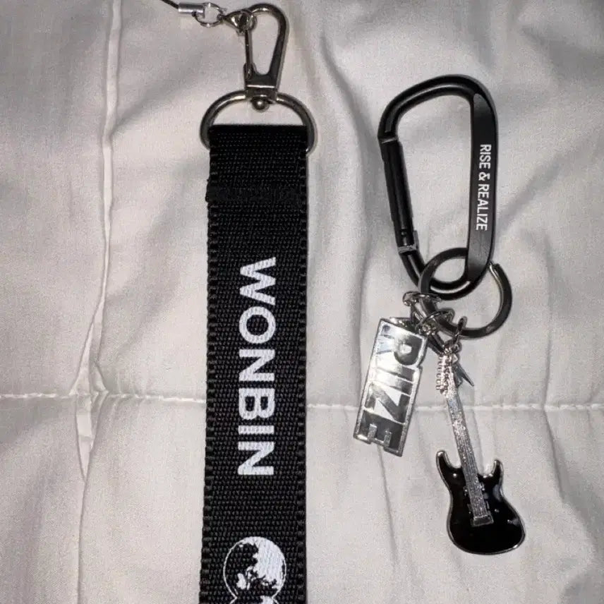 [BUNJANG] RIIZE Wonbin Strap &amp; Keyring Bundle Set / 라이즈 원빈 스트랩 라이즈 키링 일괄 판매