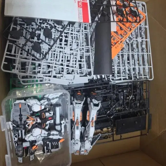 [BUNJANG] Farm Castings Nu Gundam Partially Assembled with Seolyeom UV Fluorescent Decals / 농장주조물 뉴건담 일부 가조 + 설염 UV 형광 데칼