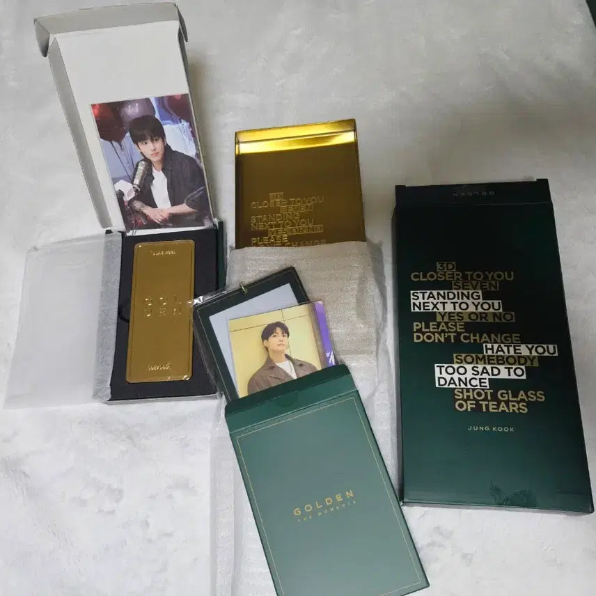 [BUNJANG] BTS Jungkook Golden Official Goods Bundle Set / 방탄 정국 공식 굿즈(포카 포함) 일괄로 급처 합니다