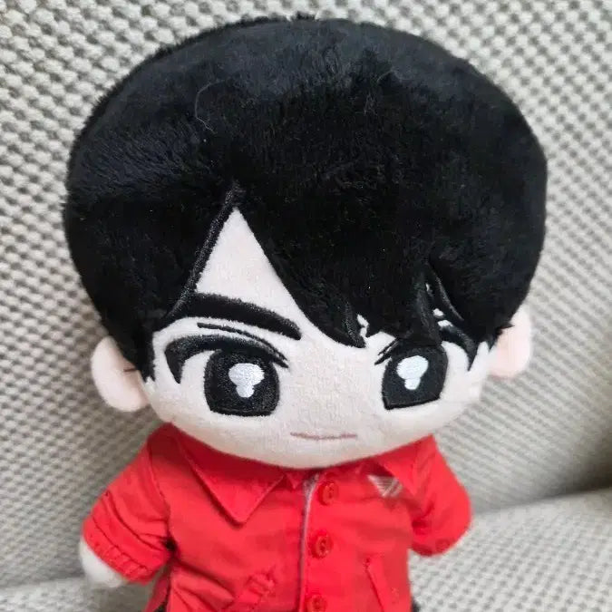 [BUNJANG] T1 Gumayusi 20cm Doll Red Jacket Edition + Bonus T-shirt and Knit / T1 공식 2025 구마유시 20cm 인형 (빨간 자켓) + 추가 티셔츠 및 니트 증정