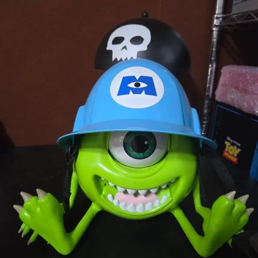 [BUNJANG] Monsters, Inc. Sulley Helmet + Mike Wazowski Popcorn Bucket Set / 몬스터주식회사 헬멧 + 마이크와조스키 팝콘통