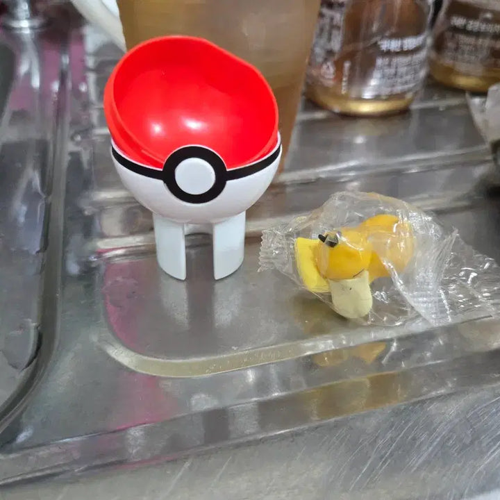 [BUNJANG] Pokemon Poké Ball Soda Drink Figure Psyduck / 포켓몬 몬스터볼 소다음료 피규어 고라파덕