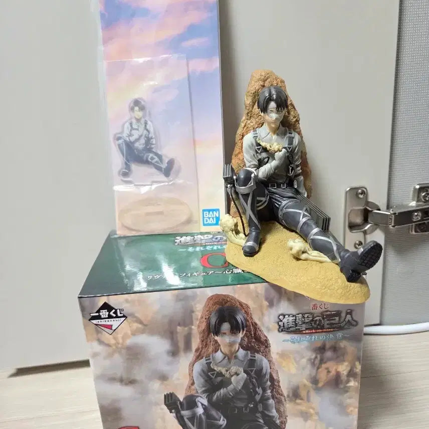 [BUNJANG] Attack on Titan Ichiban Kuji C Prize Levi Figure &amp; E Prize Acrylic Set / 진격의거인 제일복권 이치방쿠지 C상 리바이 피규어 E상 아크릴 일괄