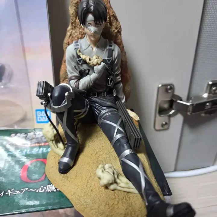 [BUNJANG] Attack on Titan Ichiban Kuji C Prize Levi Figure &amp; E Prize Acrylic Set / 진격의거인 제일복권 이치방쿠지 C상 리바이 피규어 E상 아크릴 일괄