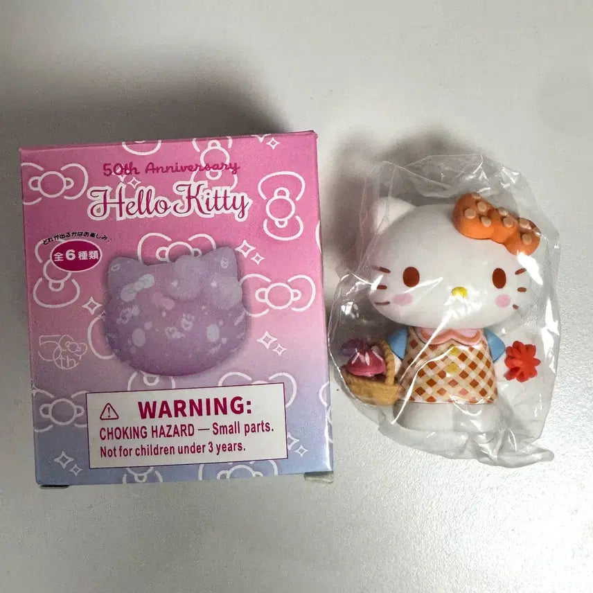 [BUNJANG] Sanrio Hello Kitty 50th Anniversary Cherry Blossom Maple Random Figure Set (Sealed) / (미개봉) 산리오 키티 50주년 벚꽃 단풍 랜덤 피규어 세트