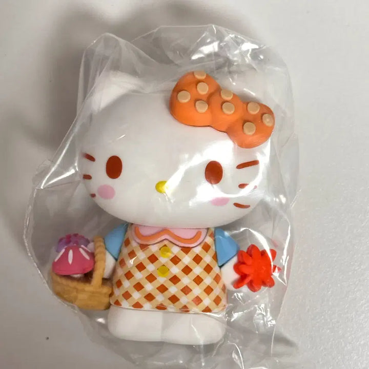 [BUNJANG] Sanrio Hello Kitty 50th Anniversary Cherry Blossom Maple Random Figure Set (Sealed) / (미개봉) 산리오 키티 50주년 벚꽃 단풍 랜덤 피규어 세트