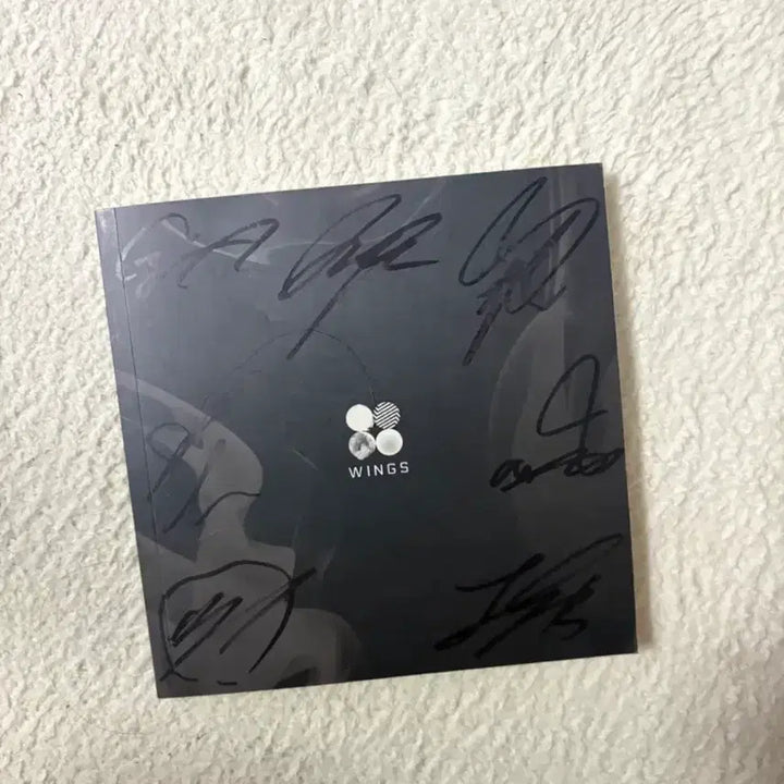 [BUNJANG] BTS Wings Official Signed Album Version I / [오늘만 이 가격] 방탄 BTS wings sign 윙즈 피땀눈물 친필 싸인 앨범